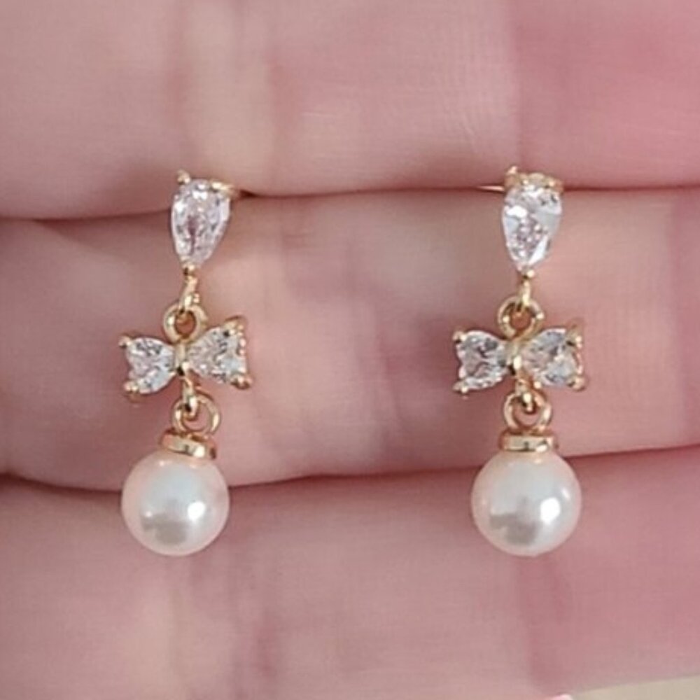 Gorgeous Gold Tone Costume Crystal Drop Pearl Vintage Style Drop Dangle Earrings